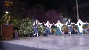 Χορευτές του Λαϊκού Εργαστηρίου Πάτρας σε παραδοσιακό κύκλο, χοροί Κεφαλονιάς και Κυθήρων, Ψηλά Αλώνια 2024