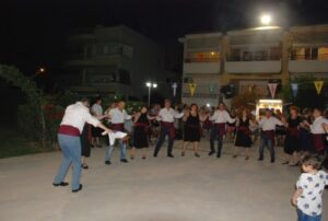 Χορευτές του Λαϊκού Εργαστηρίου Πάτρας στο πανηγύρι Αγίου Παναγή Μπασιά, Κρύα Ιτεών 2018