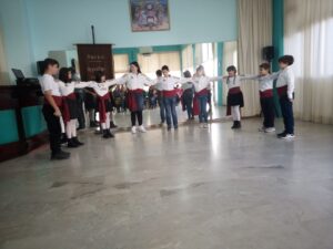 Παιδιά του παιδικού τμήματος του Λαϊκού Εργαστηρίου Πάτρας χορεύουν παραδοσιακό χορό, 2023
