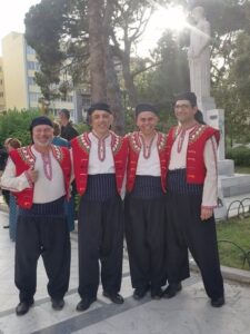 Χορευτές του Λαϊκού Εργαστηρίου Πάτρας με παραδοσιακές στολές της Θράκης, 2022