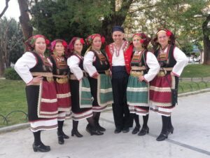 Χορευτές του Λαϊκού Εργαστηρίου Πάτρας με παραδοσιακές στολές της Θράκης, 2022