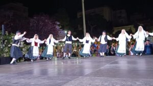 Χορευτές του Λαϊκού Εργαστηρίου Πάτρας σε παραδοσιακό κύκλο, χοροί Κεφαλονιάς και Κυθήρων, Ψηλά Αλώνια 2024