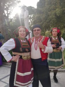 Χορευτές του Λαϊκού Εργαστηρίου Πάτρας με παραδοσιακές στολές της Θράκης, 2022
