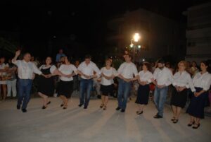 Παράσταση του Λαϊκού Εργαστηρίου Πάτρας μαζί με το χορευτικό της Αγίας Τριάδας Πατρών, 2016