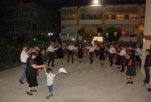 Η χορευτική ομάδα του Λαϊκού Εργαστηρίου Πάτρας χορεύει χορούς της Ηπείρου, 2018
