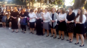 Οι χορευτές και το κοινό στη γιορτή Μυροφόρων, Εγλυκάδα Πάτρας 2016