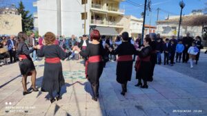Χορευτές του Λαϊκού Εργαστηρίου Πάτρας σε παραδοσιακό κύκλο, Εγλυκάδα 2023