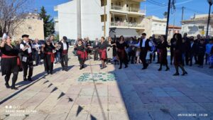 Χορευτές του Λαϊκού Εργαστηρίου Πάτρας σε παραδοσιακό κύκλο, Εγλυκάδα 2023