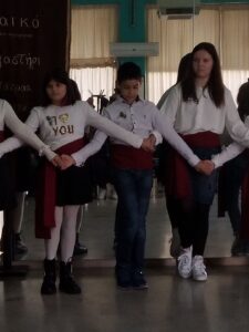 Το παιδικό τμήμα του Λαϊκού Εργαστηρίου Πάτρας στην πρώτη του παράσταση, 2023