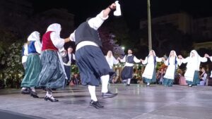 Χορευτές του Λαϊκού Εργαστηρίου Πάτρας σε παραδοσιακό κύκλο, χοροί Κεφαλονιάς και Κυθήρων, Ψηλά Αλώνια 2024