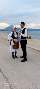 Ζευγάρι χορευτών του Λαϊκού Εργαστηρίου Πάτρας με παραδοσιακή στολή Μακεδονίας, 2022