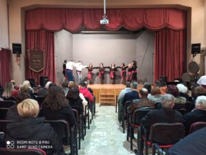 Κοινό παρακολουθεί την παράσταση στην εκδήλωση κοπής πίτας, 2020