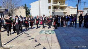Χορευτές του Λαϊκού Εργαστηρίου Πάτρας σε παραδοσιακό κύκλο, Εγλυκάδα 2023