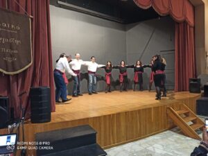 Χορευτές του Λαϊκού Εργαστηρίου Πάτρας σε παραδοσιακό χορό στο Σπίτι του Πολιτισμού, 2020