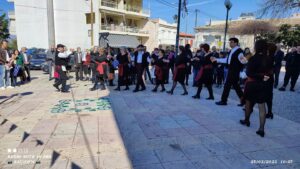 Η χορευτική ομάδα του Λαϊκού Εργαστηρίου Πάτρας χορεύει Συρτό στα τρία, Εγλυκάδα 2023
