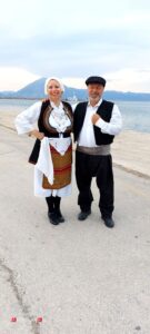 Ζευγάρι χορευτών του Λαϊκού Εργαστηρίου Πάτρας με παραδοσιακή στολή Μακεδονίας, 2022
