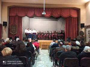 Κοινό παρακολουθεί την παράσταση στην εκδήλωση κοπής πίτας, 2020