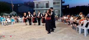 Χορευτές του Λαϊκού Εργαστηρίου Πάτρας χορεύουν στη γιορτή Αγίων Αποστόλων, Ζαβλάνι 2022