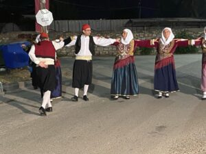 Χορευτές του Λαϊκού Εργαστηρίου Πάτρας χορεύουν χορούς Κεφαλονιάς και Κυθήρων, Μακρυγιάννη 2024