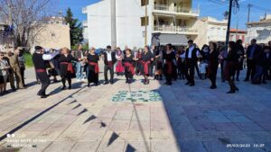 Η χορευτική ομάδα του Λαϊκού Εργαστηρίου Πάτρας χορεύει Συρτό στα τρία, Εγλυκάδα 2023
