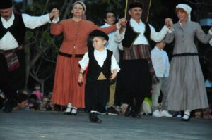 Χορευτές του Λαϊκού Εργαστηρίου Πάτρας σε παραδοσιακό κύκλο, Ψηλά Αλώνια 2017