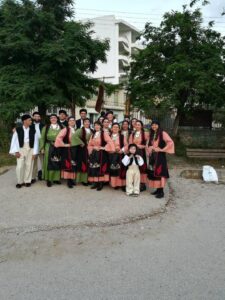 Η ομάδα του Λαϊκού Εργαστηρίου Πάτρας σε ομαδική φωτογραφία στον πεζόδρομο, 2018