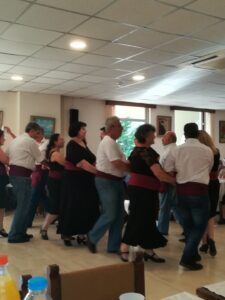 Χορευτές του Λαϊκού Εργαστηρίου Πάτρας σε παραδοσιακό χορό, Κωνσταντοπούλειο Ευγηρείο 2019