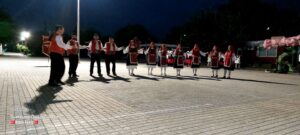 Χορευτές του Λαϊκού Εργαστηρίου Πάτρας χορεύουν χορούς της Θράκης, επετειακή εκδήλωση 2022