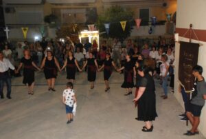 Χορευτές του Λαϊκού Εργαστηρίου Πάτρας χορεύουν Τρεμουλιστό, Κρύα Ιτεών 2018