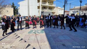 Η χορευτική ομάδα του Λαϊκού Εργαστηρίου Πάτρας χορεύει Συρτό στα τρία, Εγλυκάδα 2023