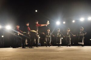 Χορευτές του Λαϊκού Εργαστηρίου Πάτρας χορεύουν χορούς Μακεδονίας, 2021