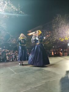 Η ομάδα ενηλίκων του Λαϊκού Εργαστηρίου Πάτρας χορεύει χορούς της Μικράς Ασίας, Ψηλά Αλώνια 2023