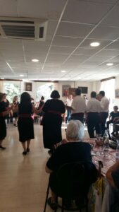 Χορευτές του Λαϊκού Εργαστηρίου Πάτρας σε παραδοσιακό χορό, Κωνσταντοπούλειο Ευγηρείο 2019