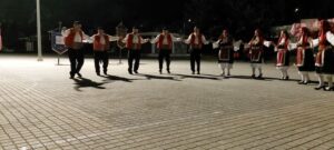 Χορευτές του Λαϊκού Εργαστηρίου Πάτρας χορεύουν χορούς της Θράκης, επετειακή εκδήλωση 2022