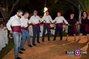 Χορευτές του Λαϊκού Εργαστηρίου Πάτρας σε παραδοσιακό σχηματισμό, Παραλία 2017
