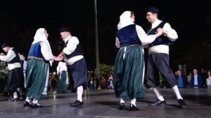 Ζευγάρι χορευτών του Λαϊκού Εργαστηρίου Πάτρας σε παραδοσιακό χορό, Ψηλά Αλώνια 2024