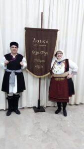 Χορευτές του Λαϊκού Εργαστηρίου Πάτρας με παραδοσιακές στολές στην παρέλαση, 7η Γιορτή Χορευτικών Συγκροτημάτων 2019