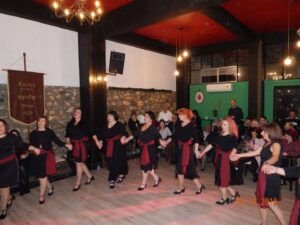 Χορεύτριες σε παραδοσιακό βήμα χορού, εκδήλωση πίτας 2019