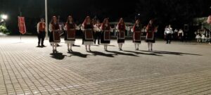 Χορευτές του Λαϊκού Εργαστηρίου Πάτρας χορεύουν χορούς της Θράκης, επετειακή εκδήλωση 2022
