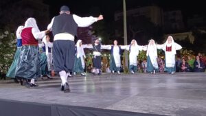 Χορευτές του Λαϊκού Εργαστηρίου Πάτρας σε παραδοσιακό κύκλο, χοροί Κεφαλονιάς και Κυθήρων, Ψηλά Αλώνια 2024