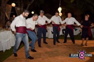 Η ομάδα του Λαϊκού Εργαστηρίου Πάτρας σε παράσταση στην Παραλία Πατρών, 2017