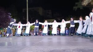Χορευτές του Λαϊκού Εργαστηρίου Πάτρας σε παραδοσιακό κύκλο, χοροί Κεφαλονιάς και Κυθήρων, Ψηλά Αλώνια 2024