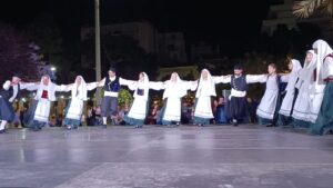 Χορευτές του Λαϊκού Εργαστηρίου Πάτρας σε παραδοσιακό κύκλο, χοροί Κεφαλονιάς και Κυθήρων, Ψηλά Αλώνια 2024
