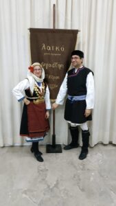 Χορευτές του Λαϊκού Εργαστηρίου Πάτρας με παραδοσιακές στολές στην παρέλαση, 7η Γιορτή Χορευτικών Συγκροτημάτων 2019