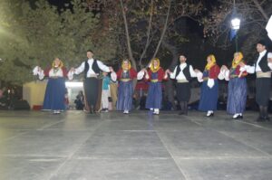 Η ομάδα ενηλίκων του Λαϊκού Εργαστηρίου Πάτρας χορεύει χορούς της Μικράς Ασίας, Ψηλά Αλώνια 2023