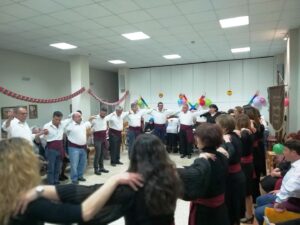 Χορευτές του Λαϊκού Εργαστηρίου Πάτρας σε παραδοσιακό χορό, Άσυλο Ανιάτων 2019