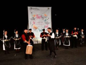 Χορευτές του Λαϊκού Εργαστηρίου Πάτρας χορεύουν χορούς Μακεδονίας, 2021