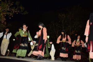 Χορευτές του Λαϊκού Εργαστηρίου Πάτρας σε παραδοσιακό χορό, Ψηλά Αλώνια 2018