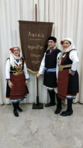 Χορευτές του Λαϊκού Εργαστηρίου Πάτρας με παραδοσιακές στολές στην παρέλαση, 7η Γιορτή Χορευτικών Συγκροτημάτων 2019
