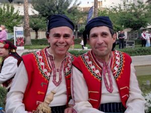 Χορευτές του Λαϊκού Εργαστηρίου Πάτρας με παραδοσιακές στολές της Θράκης, 2022